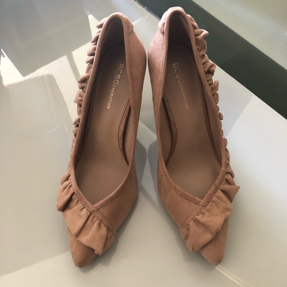 9B Hana Ruffle Pointed Toe Brown Suede Heels BCBG